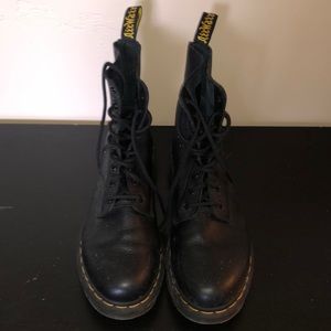 Womens Dr. Martens 1460 Pascal 8-Eye Boot - Black